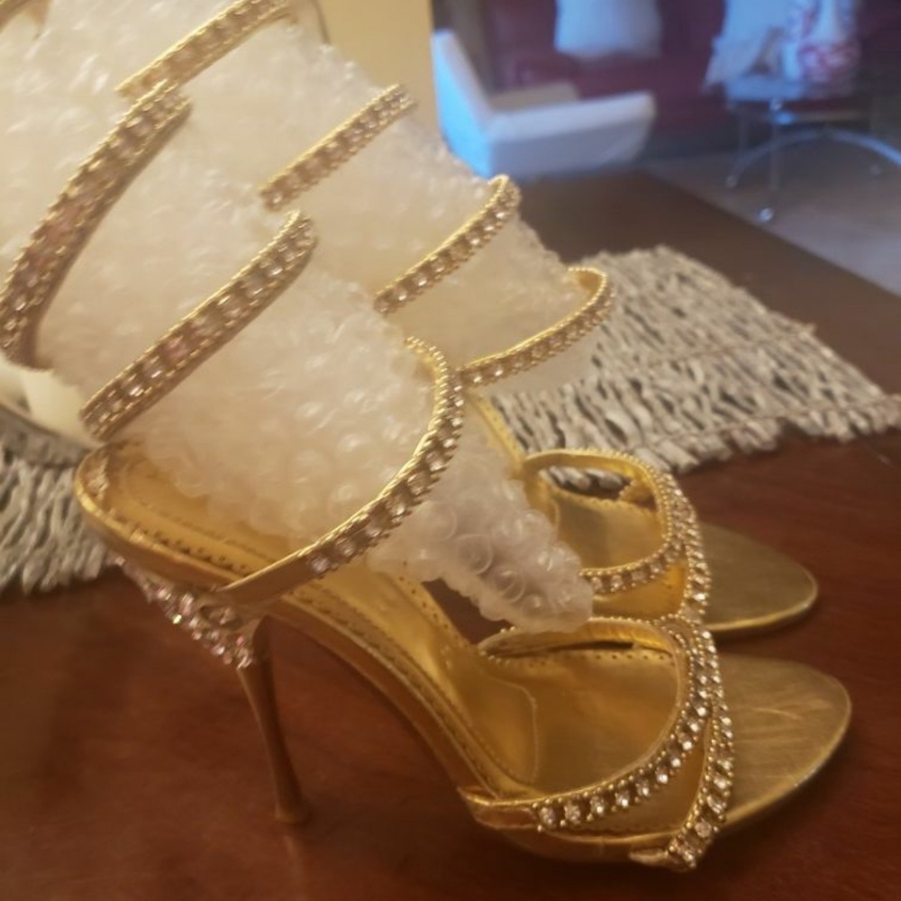 Womens wrap around shoes new without box